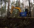 Na hadcích řádil bagr